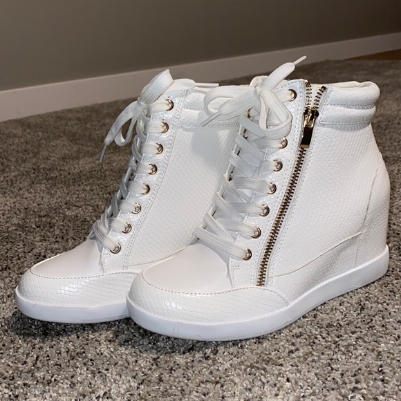 BRAND NEW size 6.5 white high top sneakers from JustFab - Picture 1 of 3